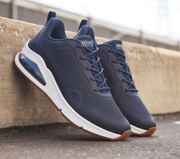 LÄSSIGE SNEAKER